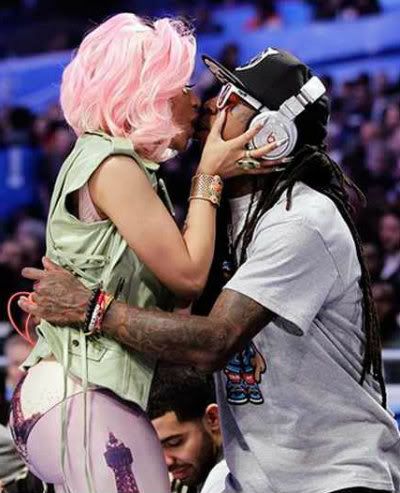 nicki-minaj-and-lil-wayne-kiss-2012