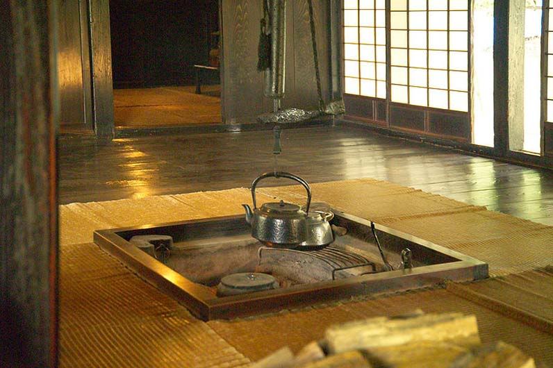 Ada dua jenis dapur di rumah tradisional Jepang, yang pertama dengan ...