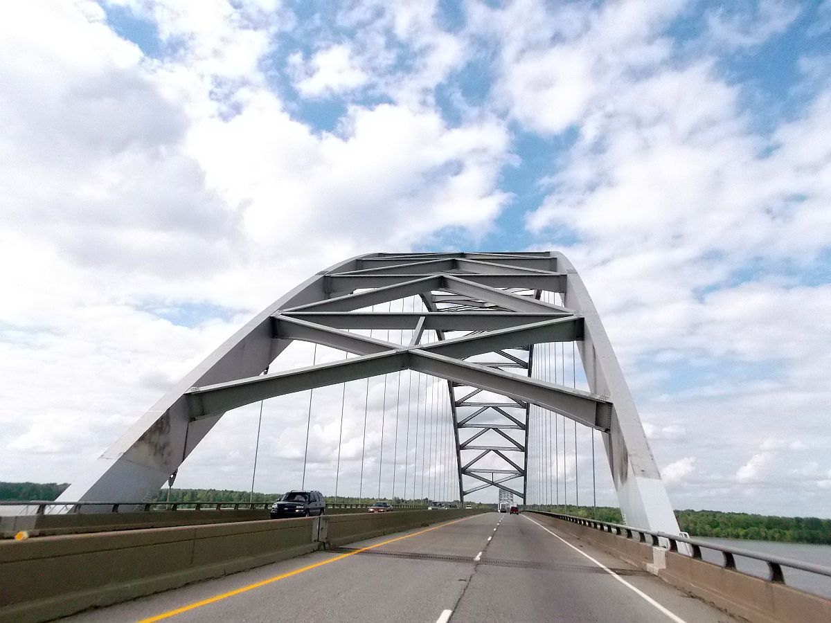 BridgeIntoIllinois_zps436c8c94.jpg