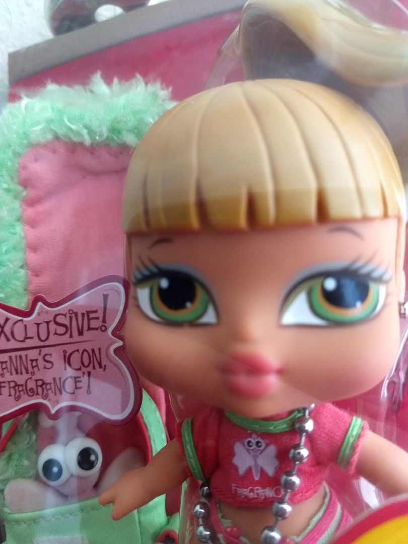 bratz doll with green eyes