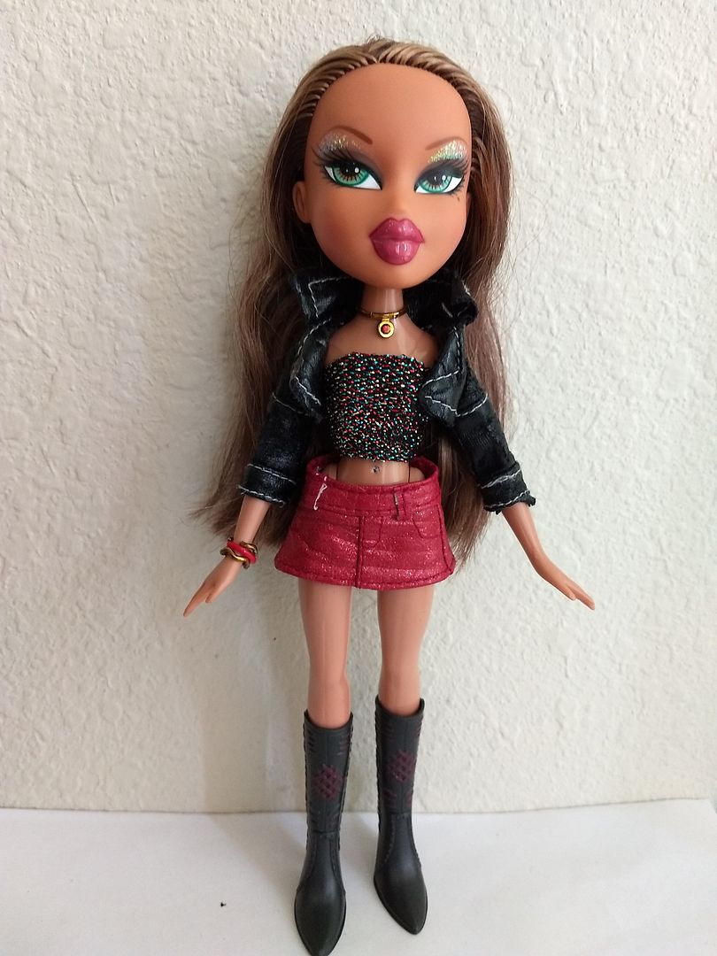 bratz doll with green eyes