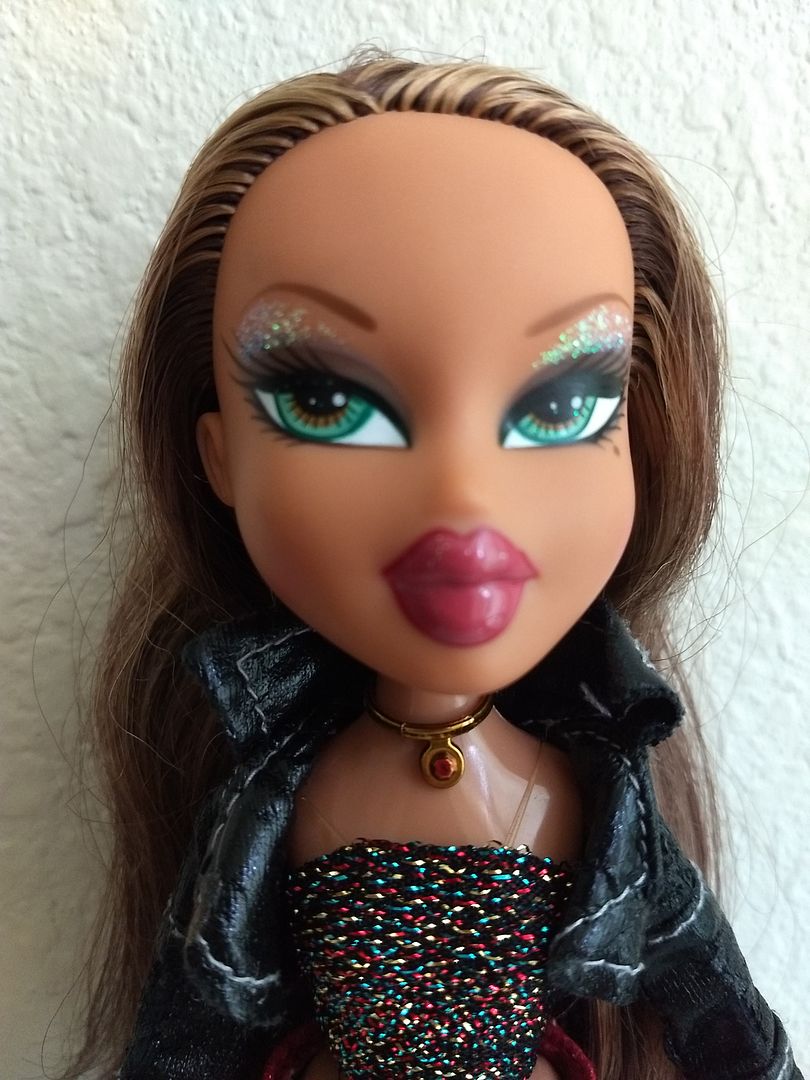 bratz doll with green eyes